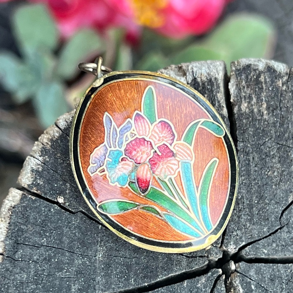 Vintage Cloisonné Double-Sided Puff Pendant – Excellent Condition